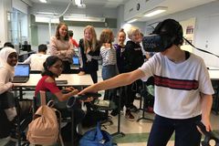 Ressun peruskoulun oppilaat kokeilivat Zoanin VR-ympäristöä osana historian opiskelua 17. syyskuuta 2018.