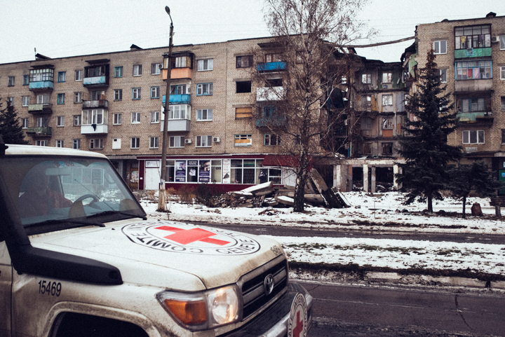 Punaisen Ristin kansainvälinen komitea on ollut paikalla Ukrainassa koko konfliktin ajan, vuodesta 2014 lähtien. KUVA: MAXIM DONDYUK / PUNAISEN RISTIN KANSAINVÄLINEN KOMITEA