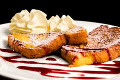 Maistuva ateria kruunataan esimerkiksi Sweet French Toastilla. Kuva: Kari Jokinen, Mainos- ja viestintätoimisto Propaganda