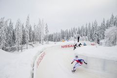 Miesten karsintakilpailut käytiin kauniissa talvisäässä. Kuvassa kärjessä Kevin Sciboz(SUI), toisena Nickolas Croal (USA), kolmantena Camilo Gaez (CHI) ja neljäntenä Tj Aubrecht (USA).
 
Photocredit: Red Bull Content Pool / Victor Engström