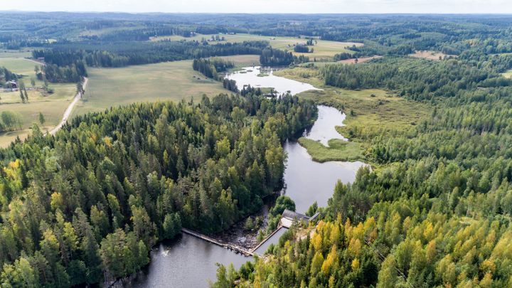 Ilmakuva Hiitolanjoen Lahnaselta kuvaajana Arto Apila. Kuva Etelä-Karjalan virkistysaluesäätiö.