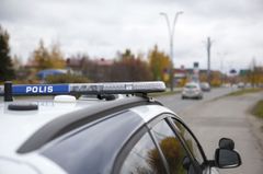 IPA Poliisiuutisissa käsitellään asioita ikään kuin sisäpiirissä, poliisilta poliiseille ja poliisien kesken. Lehti ei ole kuitenkaan suljettu tai salainen. Se löytyy netistä ja kaikilla on mahdollisuus lukea sitä.