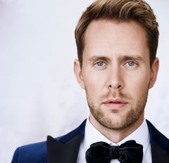 Baritoni Waltteri Torikka esiintyy Naantalin Musiikkijuhlien avajaiskonsertissa.