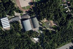 Jäähallit ja lampi kauempaa. Lähde: Helsingin kaupunki