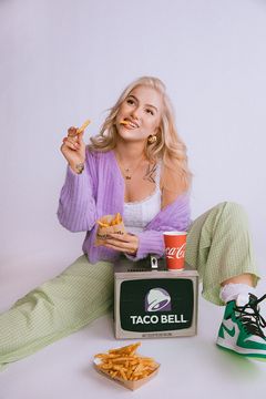 Evelina yhteistyöhön Taco Bellin kanssa. Kampanjan kuvat on kuvannut Viivi Huuska.