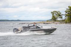 The new Buster Magnum is an open boat that is 7.2 metres long and designed for eight persons. The maximum engine rating for the new Magnum is the Yamaha F225.