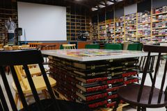Residenssiviikon osallistujat pääsevät tutustumaan myös ainutlaatuiseen kirjojen kierrätyshakkeeseen - Wanhaan kirjahalliin.