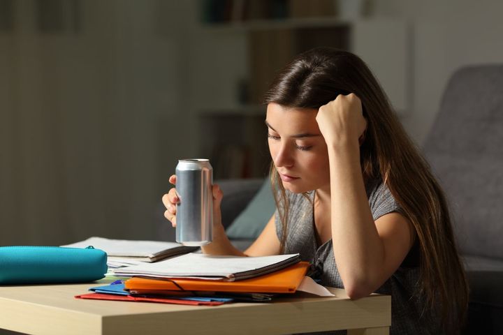 13- ja 15-vuotiaiden tyttöjen viikoittainen energiajuomien käyttö lähes kaksinkertaistui vuosien 2014 ja 2018 välillä. Kuva: Shutterstock