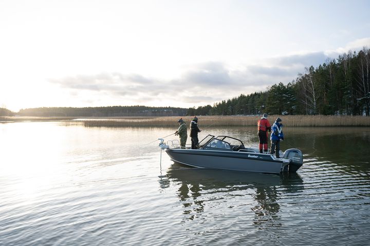 I fisketillbehörspaketet ingår all utrustning som behövs för att skräddarsy båtarna och anpassa dem för fiske, kunderna kan också välja tillbehör efter sina egna individuella preferenser. Samtidigt påverkar inte fisketillbehörspaketet båten när den används som fritidsbåt eller vid pendling.