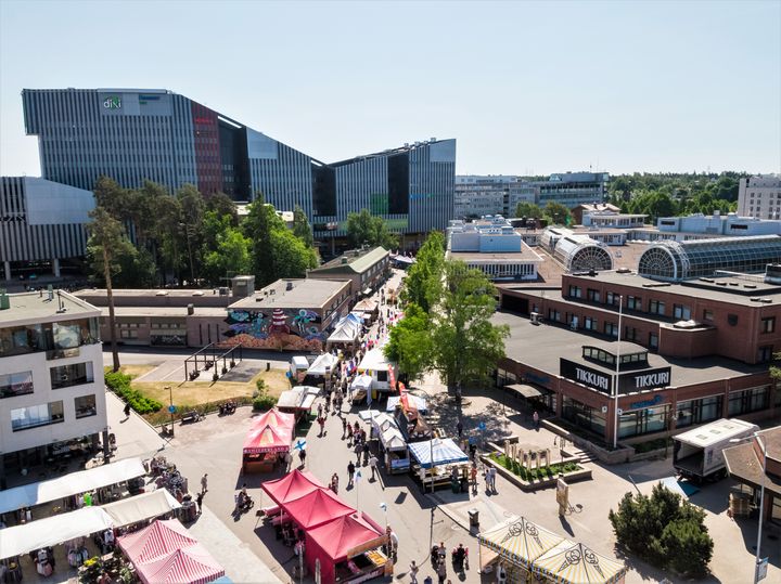 Vantaan kaupunki liittyy Niemi Palvelut Oy:n Niemi40haasteeseen. Vantaa on myös Niemen perustuspaikka; yritys aloitti toimintansa vuonna 1981 Niemen perheen Vantaan-kodin autotallissa.