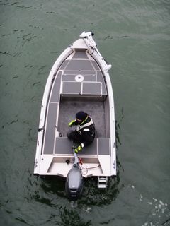 Some of the equipment, such as the rod box, can also be acquired separately. The same accessories can be used not only with the tiller-steered version but also the side console and centre console versions of the Buster S. The equipment can also be removed when changing the use of the boat.
