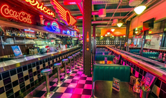 Torstaina avajaisiaan viettävä Classic American Diner Citykäytävä on jo konseptin kahdeksas ravintola. Kuva Tampereen Finlaysonin American Dinerista.
