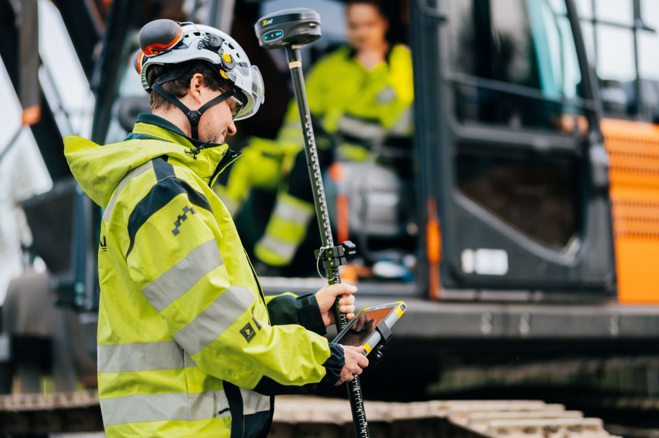 Novatron valmistaa mittalaitteita maanrakennukseen.