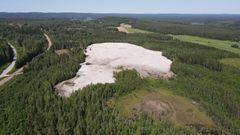 Mätäsvaaran kaivosalueella on havaittavissa noin 15 hehtaarin kokoinen peittämätön rikastushiekka-alue. Kuva: Envineer Oy