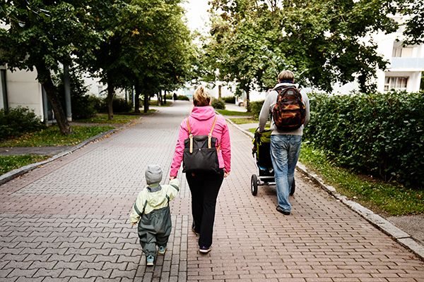 Kyselyllä haetaan laajasti kaupunkilaisten mielipiteitä ja kehittämisehdotuksia kävely-ympäristöistä. Kuva: Roni Rekomaa