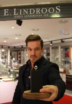 Olli Johan Lindroosin suunnittelema Kide voitti Vuoden Kaunein Sormus -kilpailun 2016.
