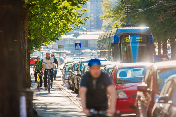 Aamuliikennettä Helsingissä. Kuva: Jussi Hellsten.