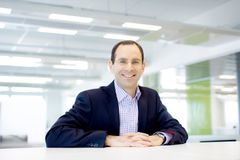 Cedric Kamtsan, johtaja, mobiililiiketoiminta, DNA