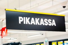 Tesoman S-marketista löytyy asionnin nopeuttamiseksi pikakassat. Kuva: Jukka Salminen