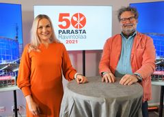 Suomen 50 Parasta Ravintolaa -julkistamislähetyksen juontavat Lumia Ankkuri ja Eeropekka Rislakki. Kuva: Heikki Kähkönen.