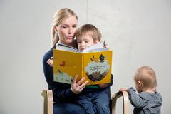 Ruusukorva ja Kyyhkynen -satukirja postitetaan 3–4-vuotiaille. Kuva: Jani Laukkanen