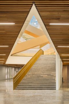 Portaat johdattavat pohjakerroksesta ensimmäiseen kerrokseen. Kuva: Mika Huisman / Aalto-yliopisto