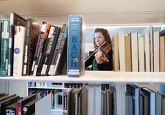 Turnén gör kammarmusikkonserterna lätt tillgängliga för helsingforsarna på det egna hembiblioteket.  Foto: Maarit Kytöharju - Helsingfors stad.