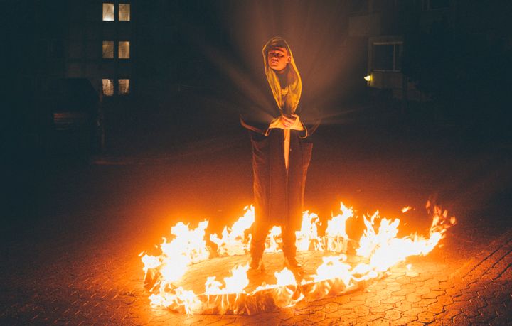 Näyttelijä Miiko Toiviainen esittää Jeesusta Helsingin Via Cruciksessa. Kuva: Toivo Heinimäki