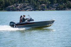 Thanks to the carefully designed hull, the Buster S2 is stable but agile, easy to handle and quick to get up to speed. There is ample space behind the protective consoles for two adults, with room still for a child to sit between them.