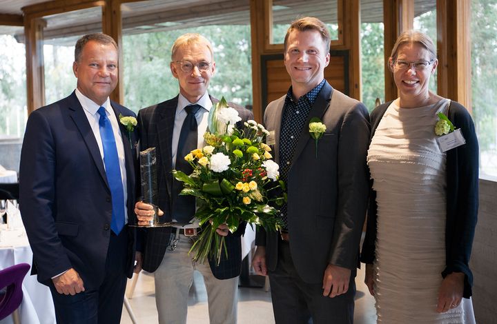 Kuvassa vasemmalta: Espoon kaupunginjohtaja Jukka Mäkeä, Espoo Ambassador 2018 Ahti Salo, Visit Espoon kongressipäällikkö Miikka Valo ja Aalto-yliopiston provosti Kristiina Mäkelä.