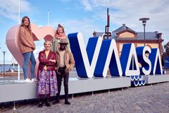 Maria & maailman onnellisimmat - Anni Ruostekoski, Maria Veitola, Maija Mäki, Sebastian Da Costa: Kuva: Vaasan kaupunki Rauli Lehto