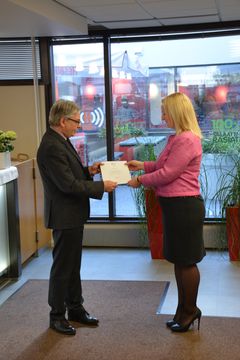 Ieva Salmela vastaanotti toimilupansa tiistaina Turussa.