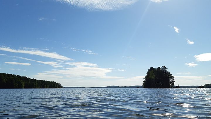 Kangasalan Vesijärvi on yksi Pirkanmaan järvistä, joissa on havaittu hieman sinilevää. Kuva: Sabina Mäki