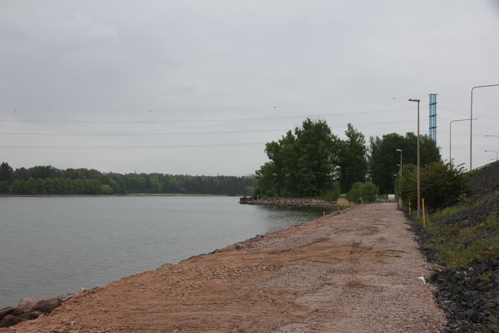 Salmisaaren rantareitin työmaa Lapinlahden sillan ja Iso-Pässin niemekkeen välillä. Kuva: Elli Pukkinen