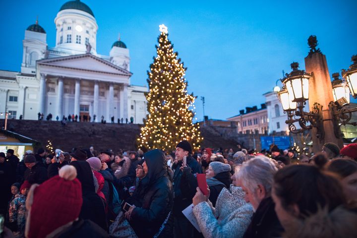 Tuomaan Markkinat Senaatintorilla. Kuva: Jussi Hellsten