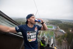 Jonne Koski hapokkaan kisan jälkimainingeissa. Kuvaaja: Victor Engström / Red Bull Content Pool.