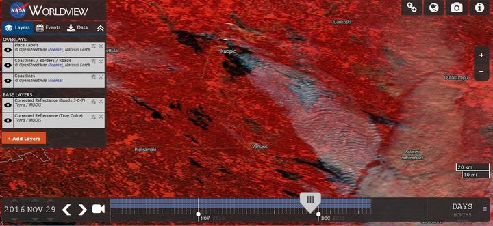 Iskristallmoln bildas som en följd av de isbildningskärnor som den konstgjorda snön från snökanonerna producerar i hoppbacken i Puijo. Bildkälla: NASA Worldview/Meterorologiska institutet/Antti Lipponen.