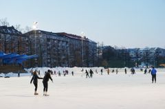 Helsingin tekojäät, kuten Brahenkenttä, ovat tänä talvena olleet ensimmäistä kertaa maksuttomia luistelijoille.