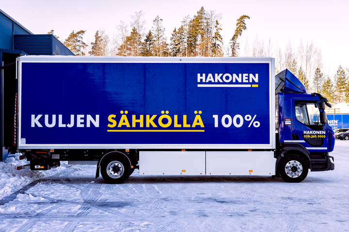 Renault Trucks D akkujen kapasiteetti on noin 200-300 km olosuhteista riippuen. Tämä riittää päivittäisiin ajosuoritteisiin hyvin.