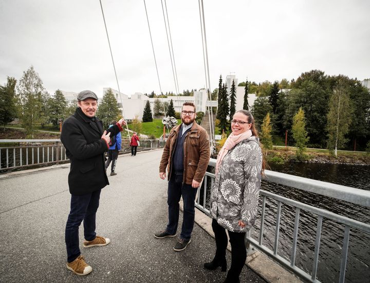 Nanotiedepäivillä Jyväskylän yliopistossa on tilaisuus kohdata eri alojen osaajia ja luoda uusia tutkimusideoita. Verkkokonferenssin järjestäjiä ovat professori Janne Ihalainen (vas.), puheenjohtaja Heikki Takala ja professori Maija Nissinen. Kuva: JYU