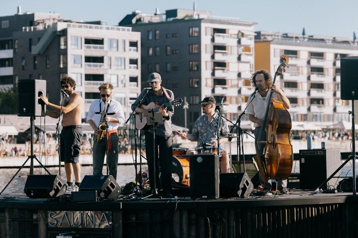 Folkin mestari Joose Keskitalo ja The Mystic Revelation of Teppo Repo -yhtye saapuvat A la Malmi -klubi-iltaan pe 17.3. Kuva: Jan Khur.