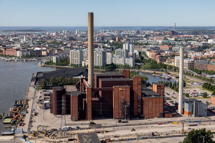 Hanasaari B -voimalaitos valmistui vuonna 1974. Kuva: Paavo Jantunen