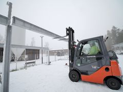 Polarian aurinkopaneeleilla katettavan parkkikatoksen rakentaminen on alkanut.