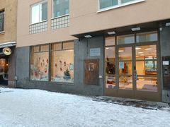Päiväkotien sisäpiha on verrattain suuri kantakaupungissa. Kuva: Teina Ryynänen / Helsingin kaupunkiympäristö.