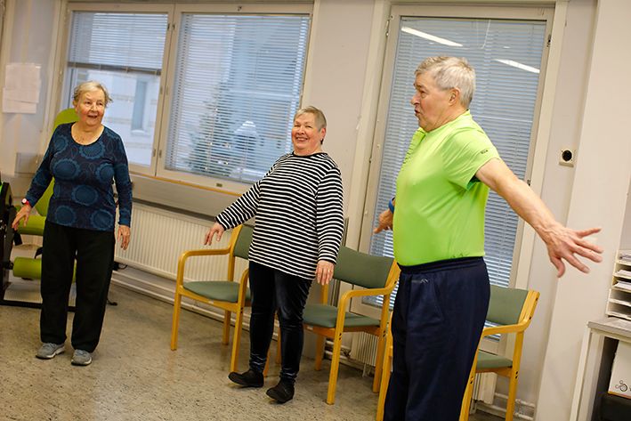 Riittävä liikkumiskyky on tärkeä osa ikääntyvän henkilön fyysistä toimintakykyä. Kuva: Petteri Kivimäki / JYU