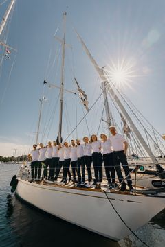 S/Y Galiana on yhdysvaltalaisen Sparkman & Stephens -veneensuunnittelutoimiston suunnittelema kaksimastoinen, Pietarsaaressa vuonna 1970 rakennettu Swan 55 -jooli. Samanlainen on ollut myös John F. Kennedyllä, kuningas Juan Carloksella, Ferrarin perustaneella Agnellin suvulla ja Humphrey Bogartilla.