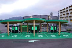 Greenstation charging hub in Straume, Norway. The charging hub features a unique user experience utilizing synchronous co-ordination and customized branding of Kempower Satellite displays and a set of large screens.