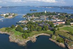 Suomenlinna on ainutlaatuinen Unescon maailmanperintökohde. Sen ylläpidosta, restauroinnista, esittelystä ja hallinnoinnista vastaa opetus- ja kulttuuriministeriön alainen Suomenlinnan hoitokunta.