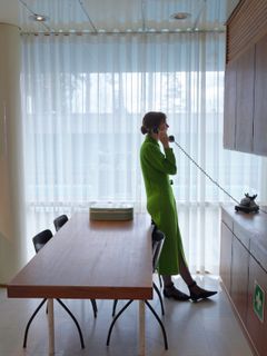 Elina Brotherus: Kitchen (Telephone 2), 2021. Ur serien Visitor (Villa Didrichsen)