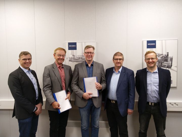 Mesmec ja JTJ-Sales yhdistävät voimansa. Kuvassa (vas.) Mats Strandvall,
Jukka Alanen, Sören Björkgård, Juha Riekkinen ja Anders Asplund.